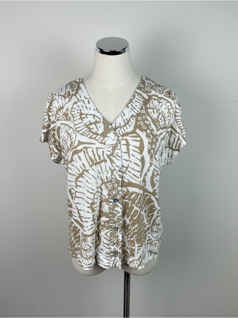 Nicole Miller New York Tan Brown White Seashell Tropical Linen Short Sleeve Top